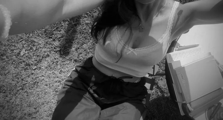 Would you notice me in my white croptop when you would walk past me on the street?