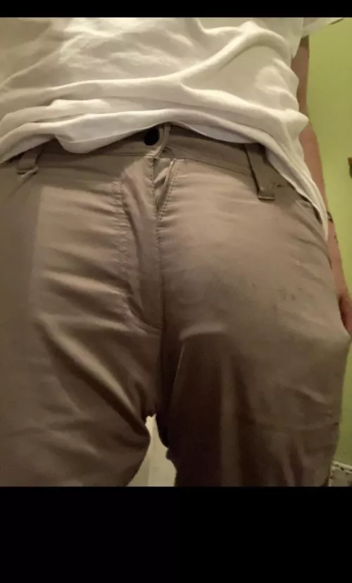 You like my bulge when im at work?