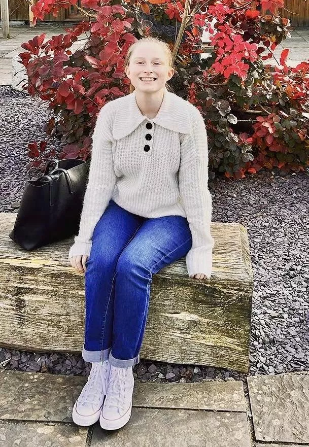 19f sorry it’s a mild one! Just wanted to pop by with hopefully a dash of cuteness to help your day 🙈😘