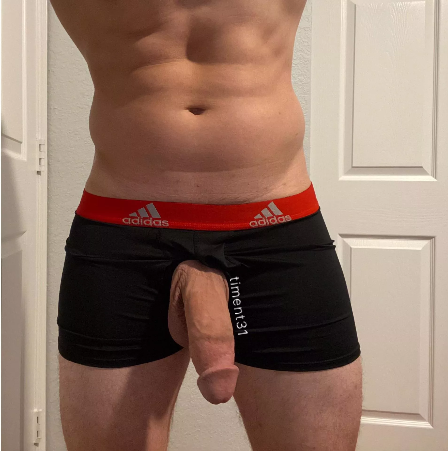 31 M Well hung fit bull visiting NYC Midtown Manhattan this week and can host