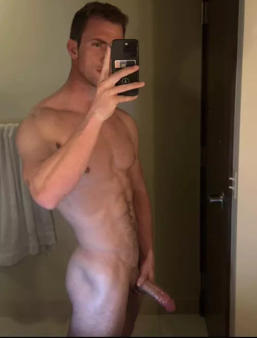 6’3 220lbs at your service 😝