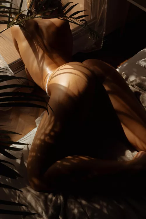 Beautiful body under the sun (by Kevin Arnaud)