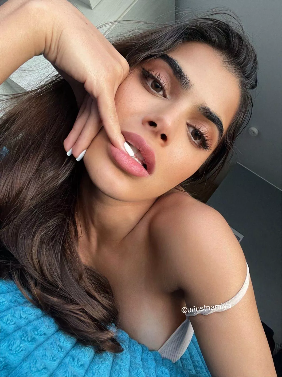 Bored alone, what are you doing?