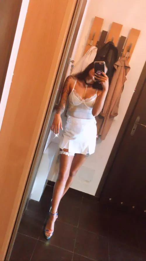 Do I look like your classy dream girl?