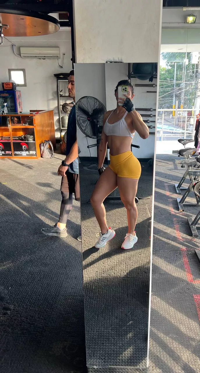 Do you think guys admire women with thicker thighs?