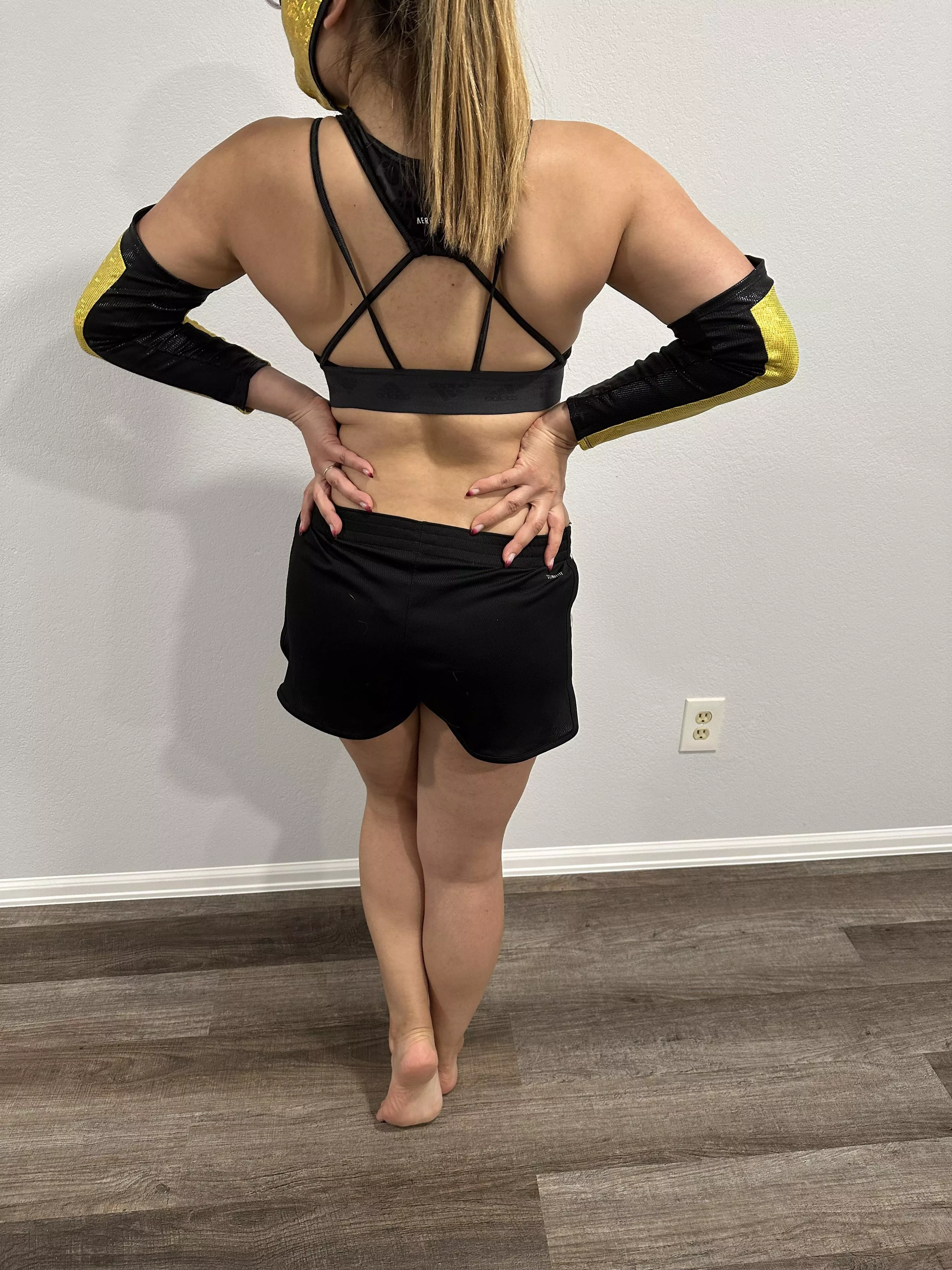 [f] Here is a Sneak Peek at one of my Halloween Costumes 😏, what do you guys think?