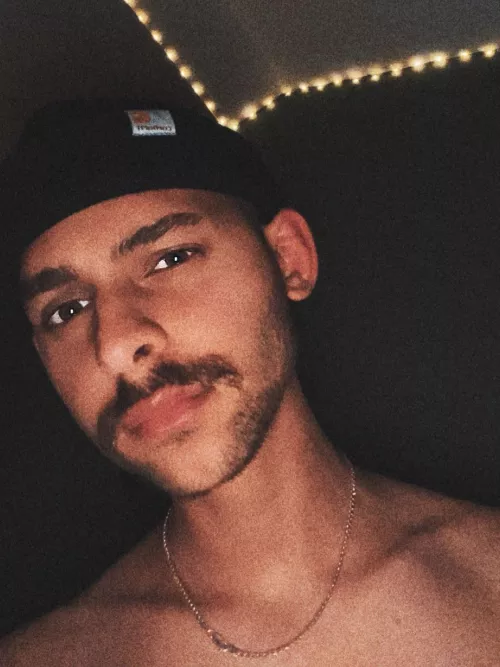 Feeling happy lately, wanna chat? 😉