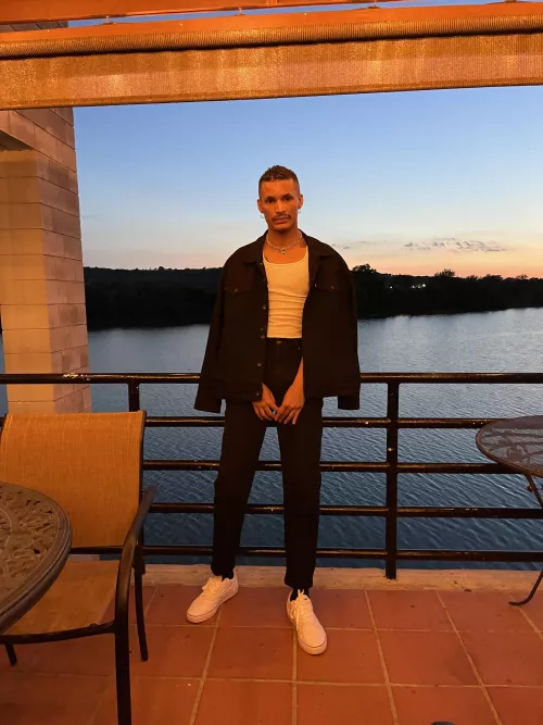 Is anyone into thin sad bois