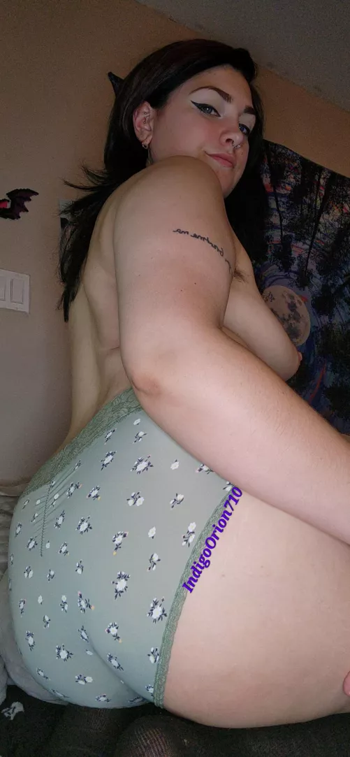 My panty drawer is restocked with plenty of options to choose from, plus add-ons! Fetish friendly, menu is pinned, DM for drawers ♡ [selling] [US]