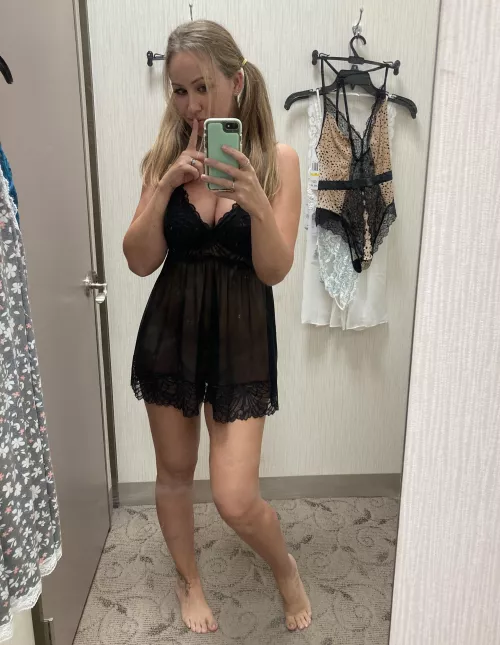 Quietly being naughty in the dressing room…I did a livestream in here 🤭