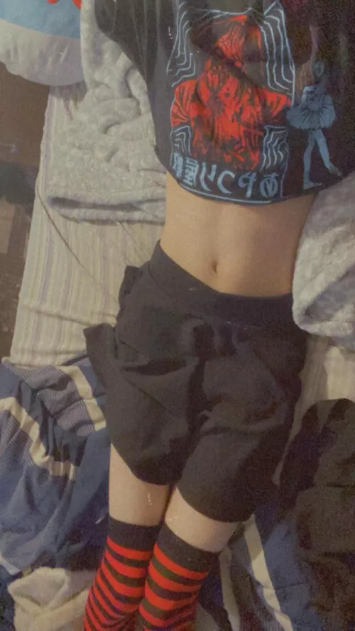 someone hold me while we watch scary stuff~