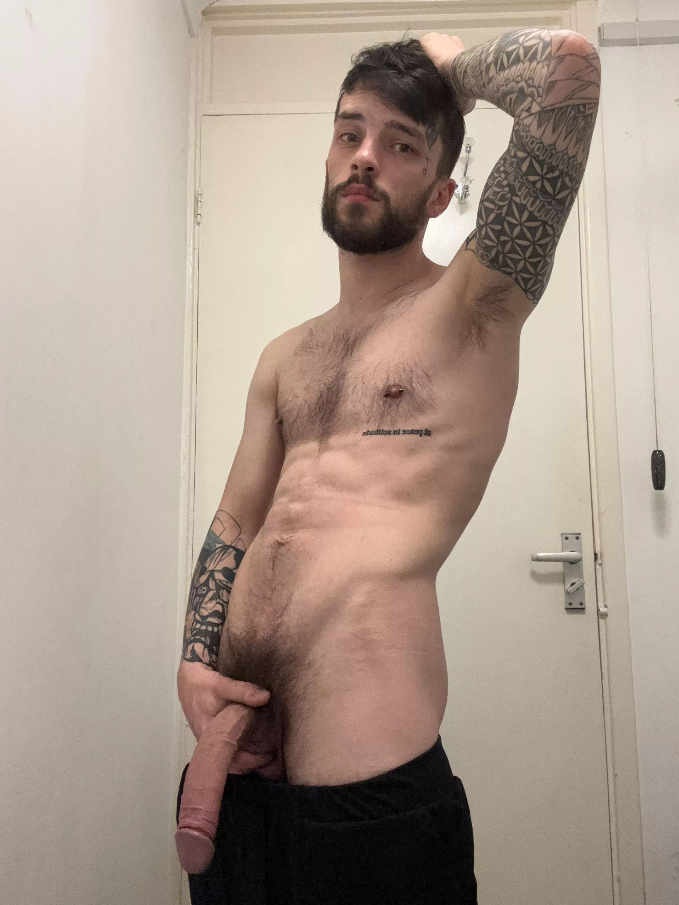 Want to smell my pubes and suck my bellend ?