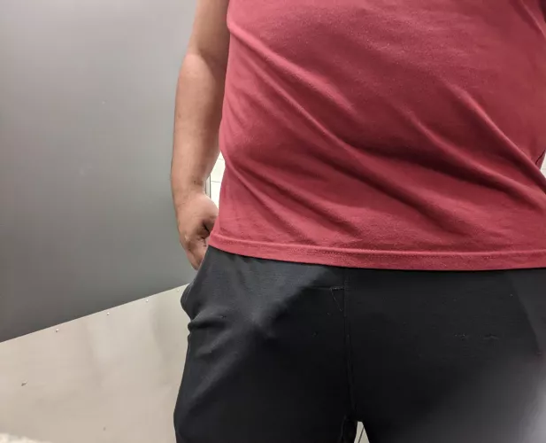 Went grocery shopping. What would u do if you saw my Bulge?