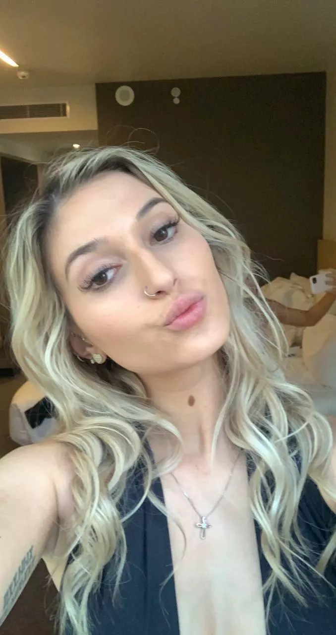 Who wants kisses?💋💋💋