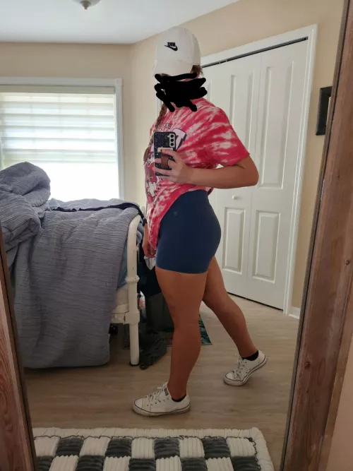 Wife [F] looking amazing pre workout!! She is bi also!