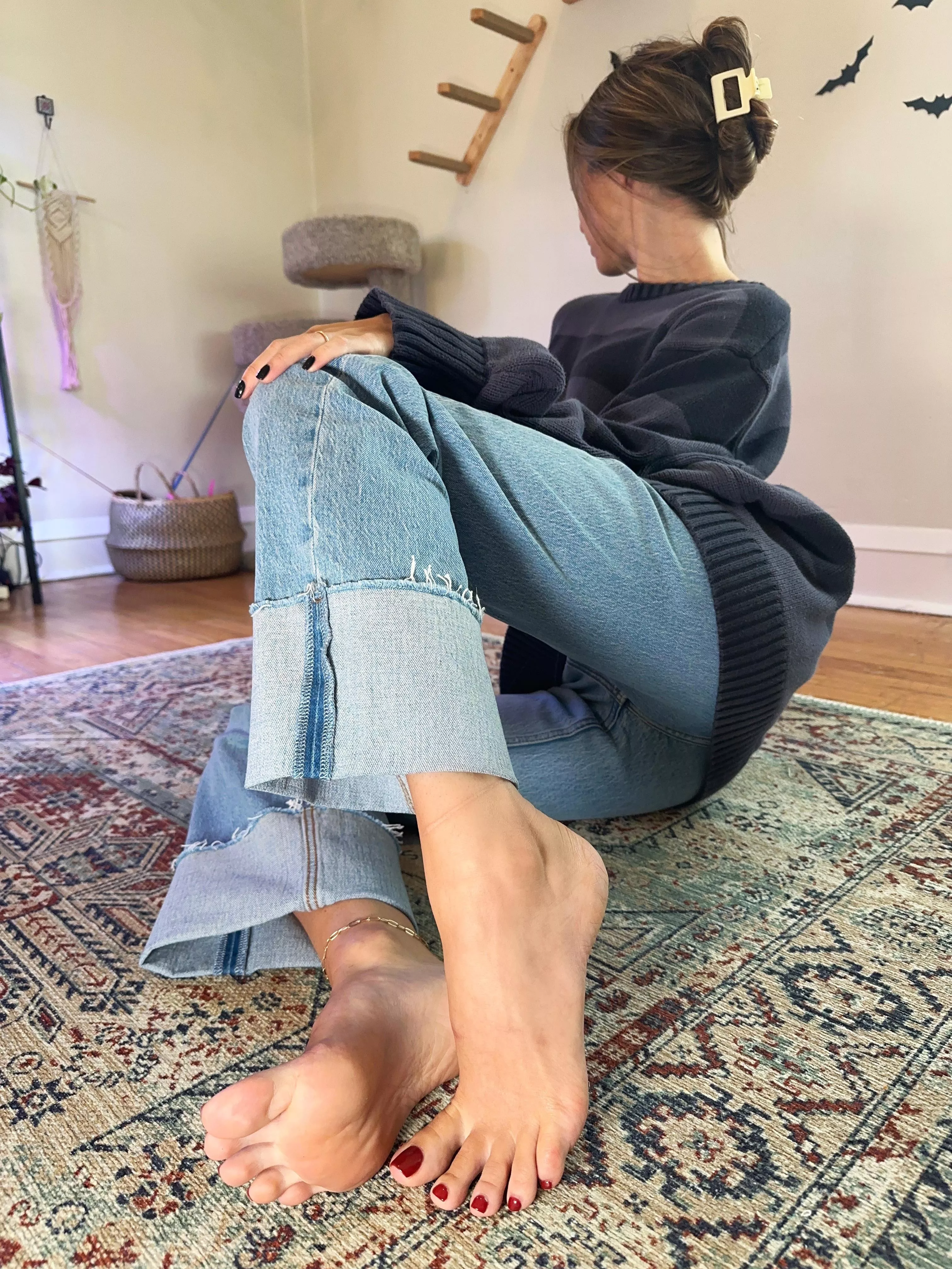 You look like you give great foot rubs, is it true? 😏