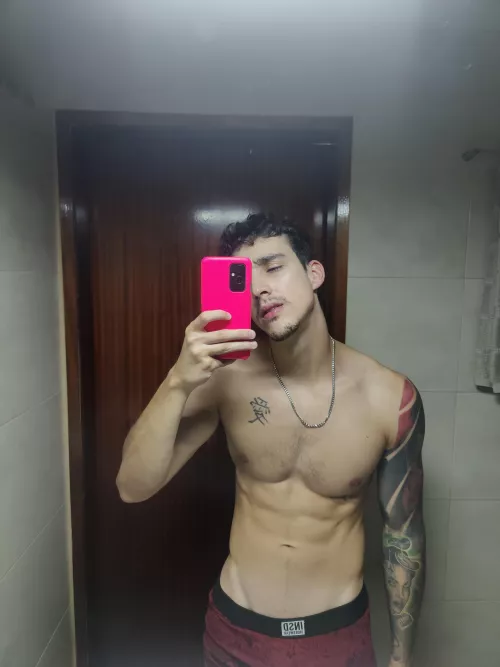 Anyone into skinny guys ?