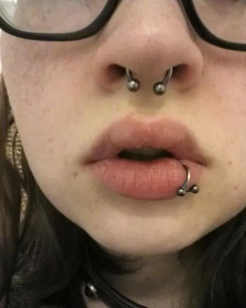 Anyone want to cum on my lips