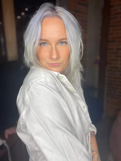 Blue Eyes & Silver Hair - Targaryen style