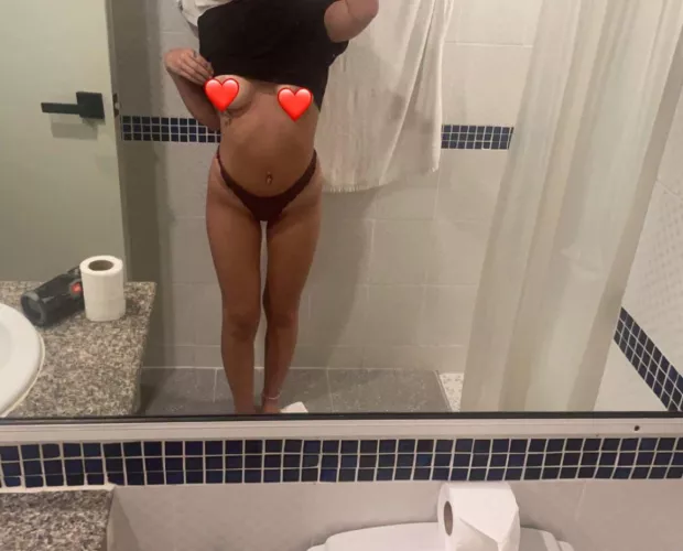 Borde jag visa tuttarna helt? 🫢