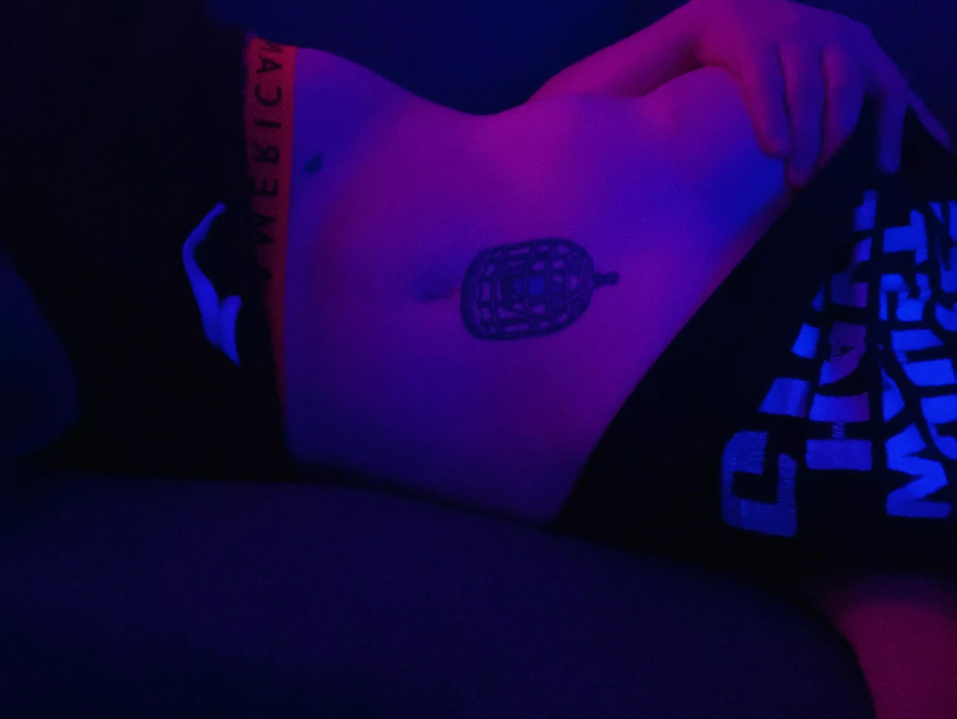 Butch bi trans girl feeling really good about my body rn 😇