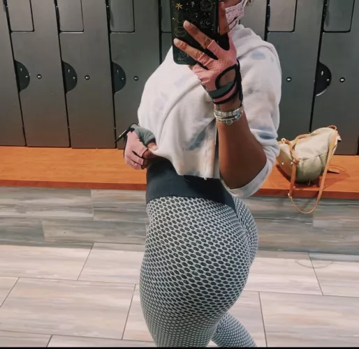 Can you spot me 😈(F)