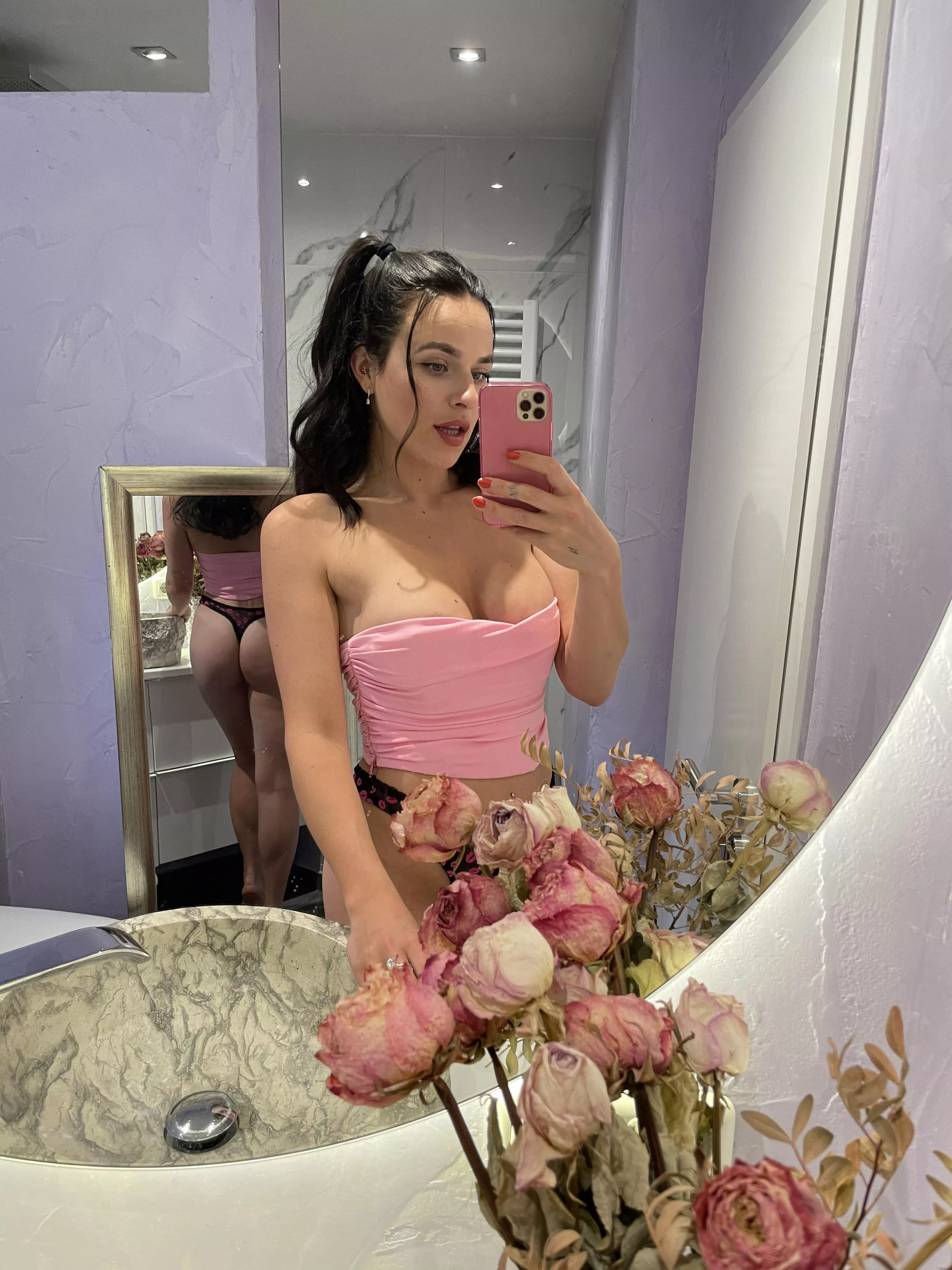 Describe me in one word 👅