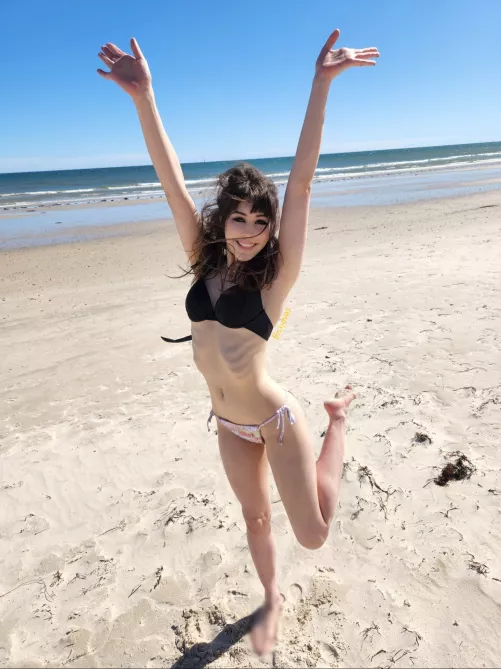 [f] smol and portable you can even carry me to the beach ☀️