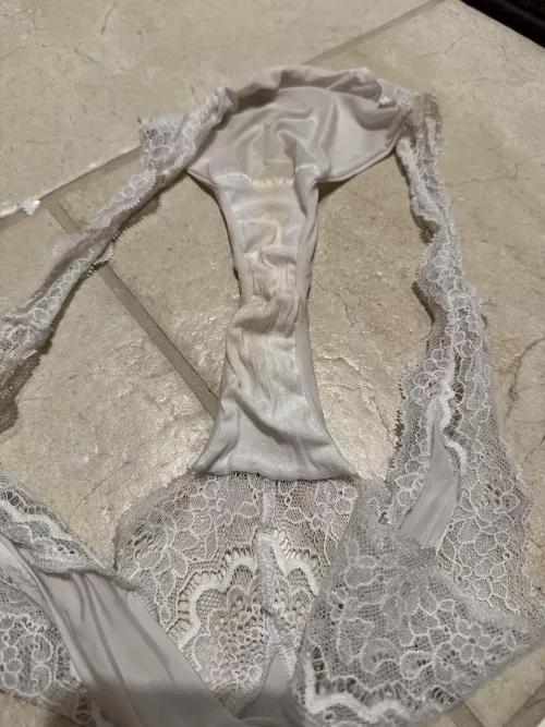 I wasn’t able to get much discharge on these but they smell AMAZING. Would you take a sniff?