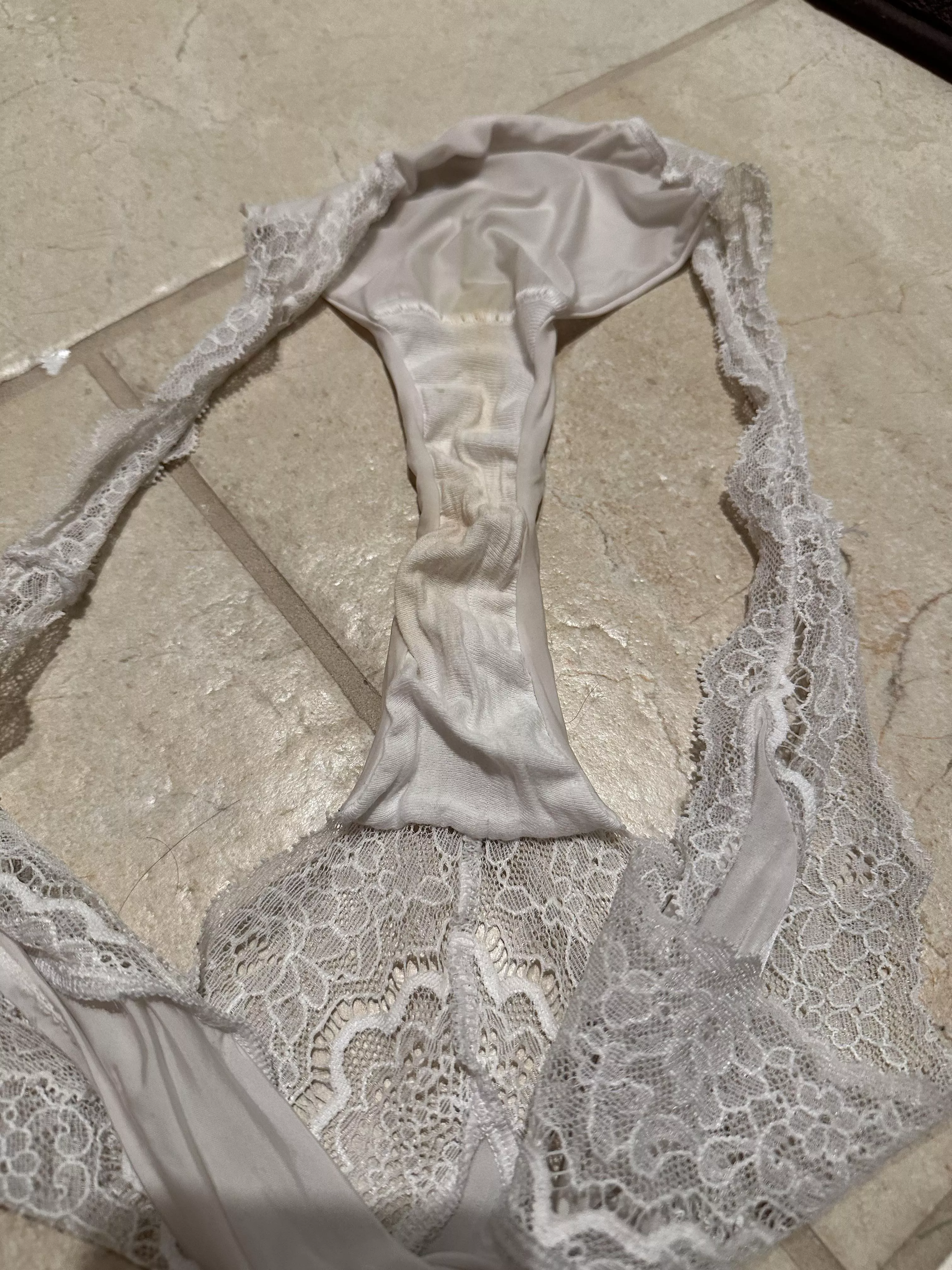 I wasn’t able to get much discharge on these but they smell AMAZING. Would you take a sniff?