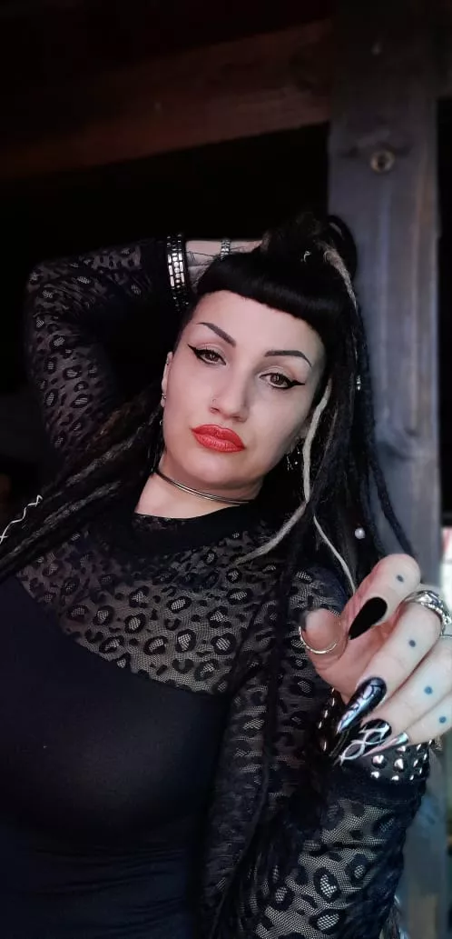 I'm a great goddess, my body only deserves love