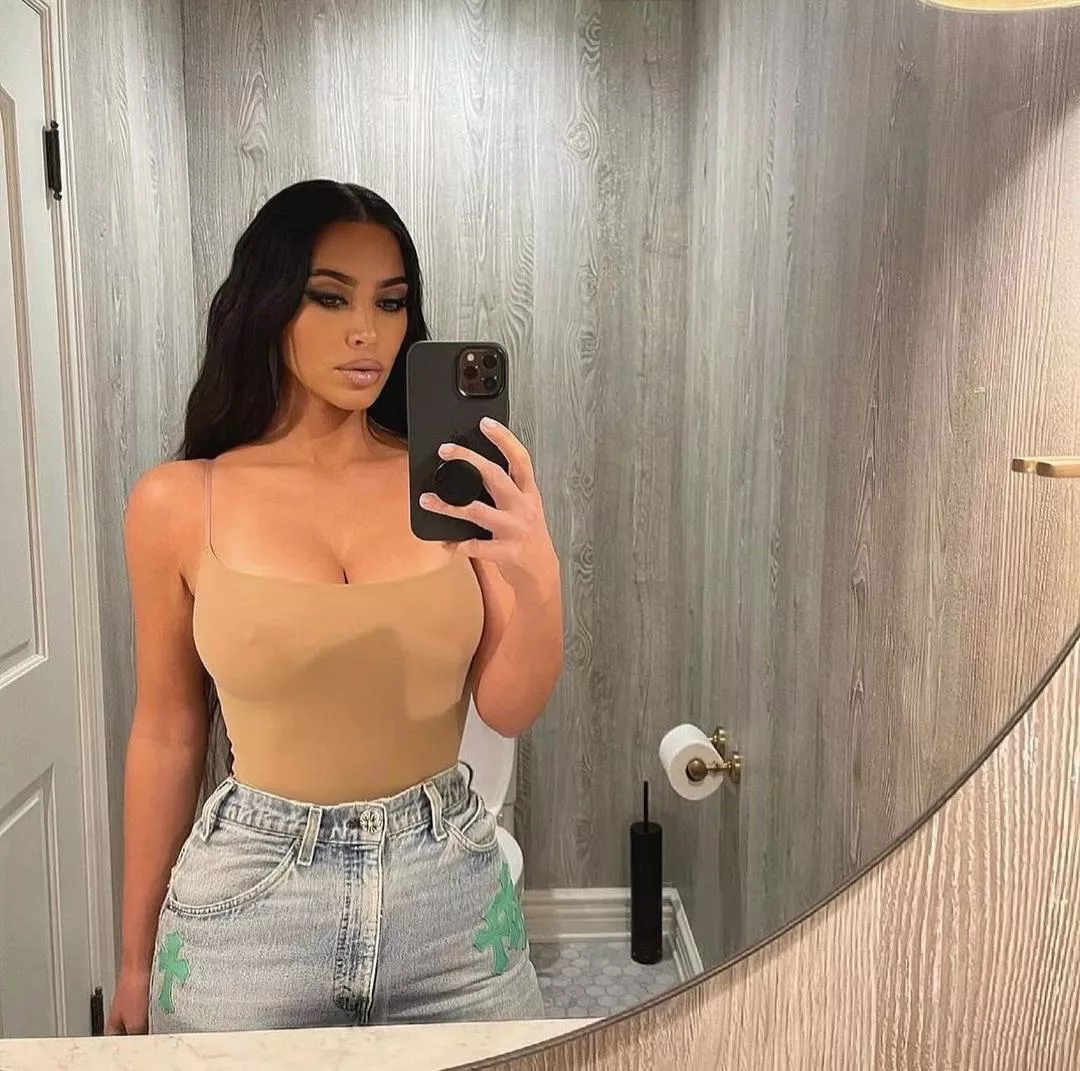 Kim Kardashian 🤳