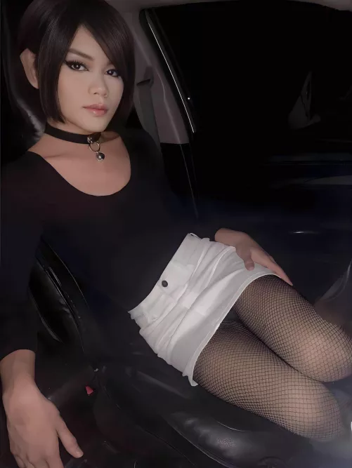 Li’l Rosie being your hot pickup girl. Shall we make a ride baby? 🥀💋🥰