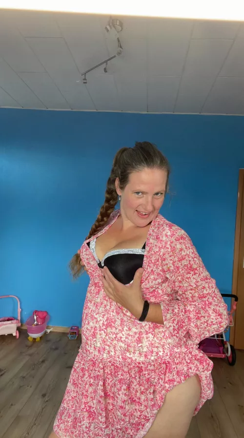 Mommy needs your hard dick asap here