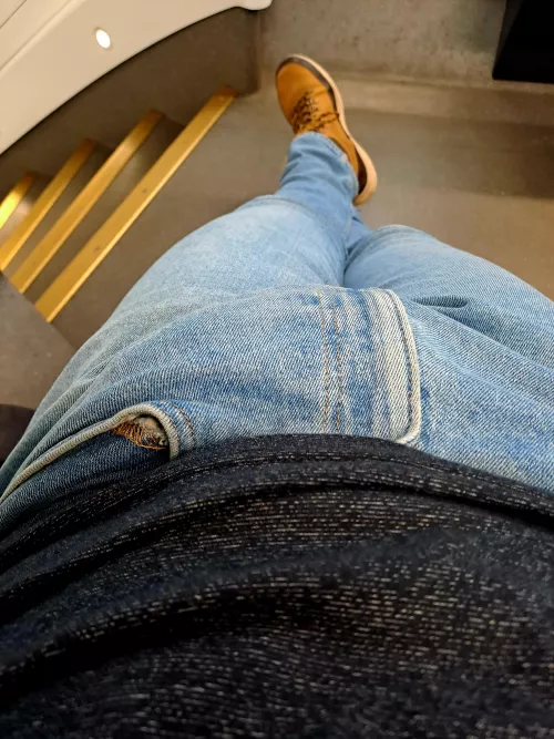 Public train, neighbour is confused