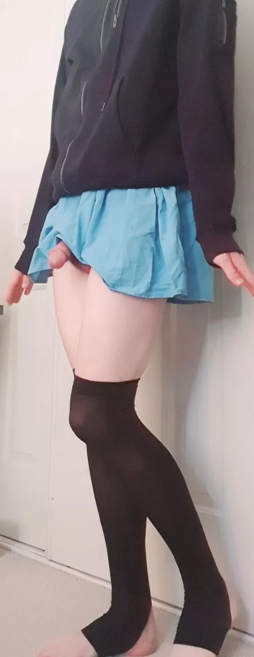Should I go out with my skirt like this