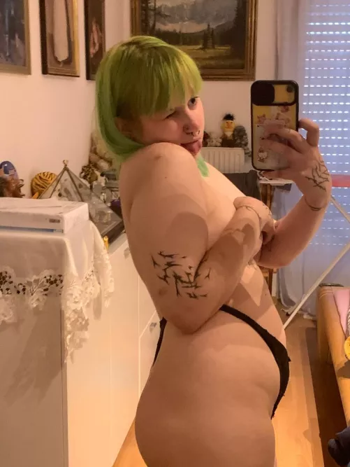 some tummy and happy chubby pics, are u into tattoed girls