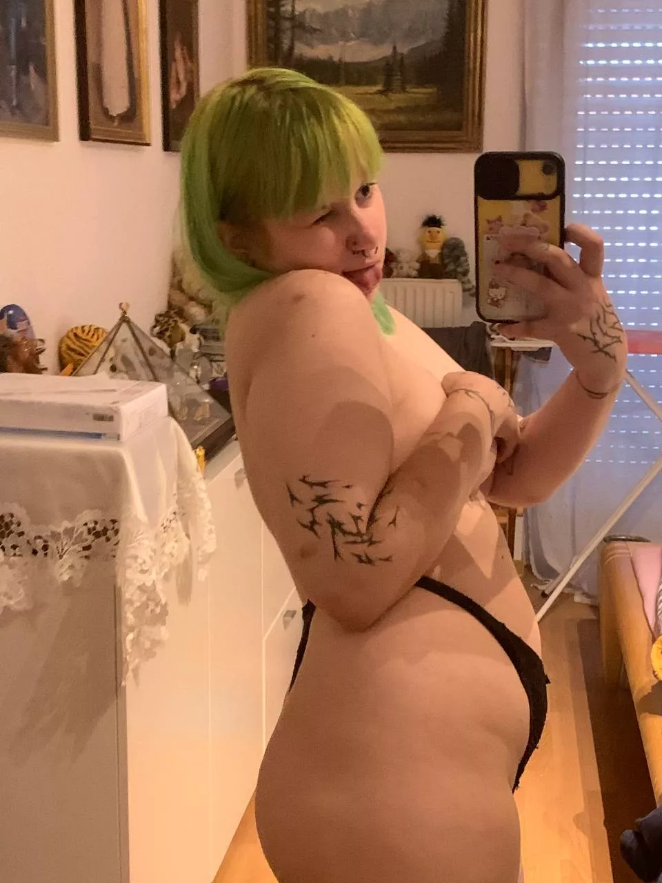 some tummy and happy chubby pics, are u into tattoed girls