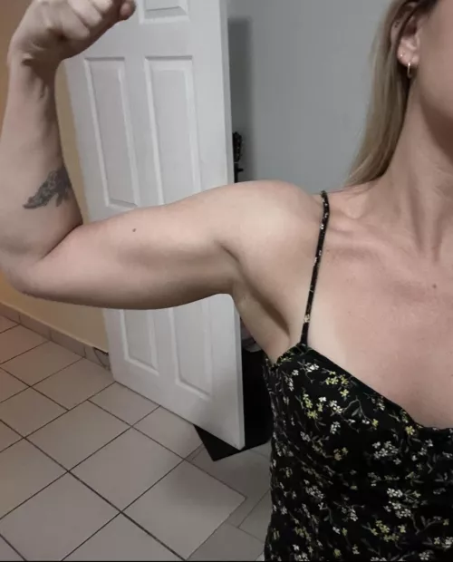 Strong arms on girls, yes or no?