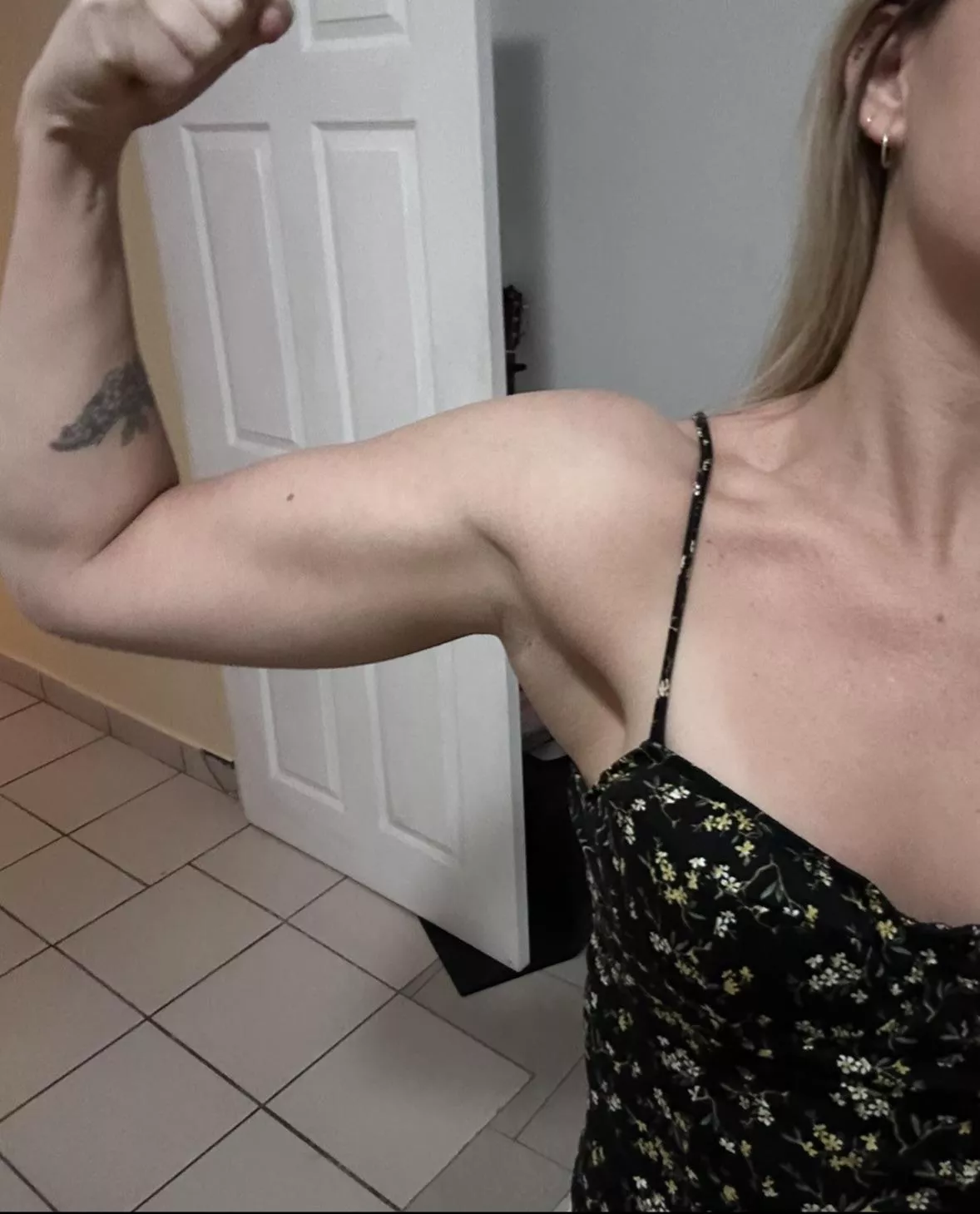 Strong arms on girls, yes or no?