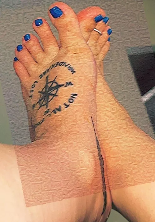 Them long toes make your pecker twitch