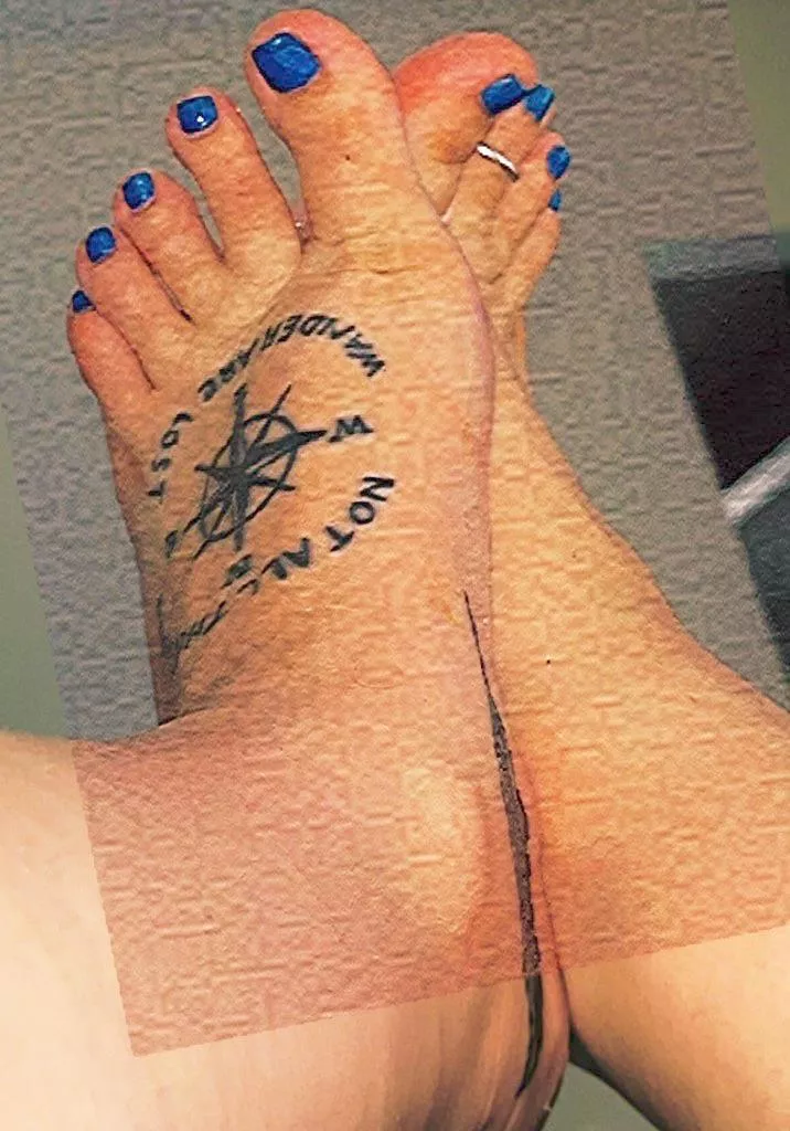 Them long toes make your pecker twitch