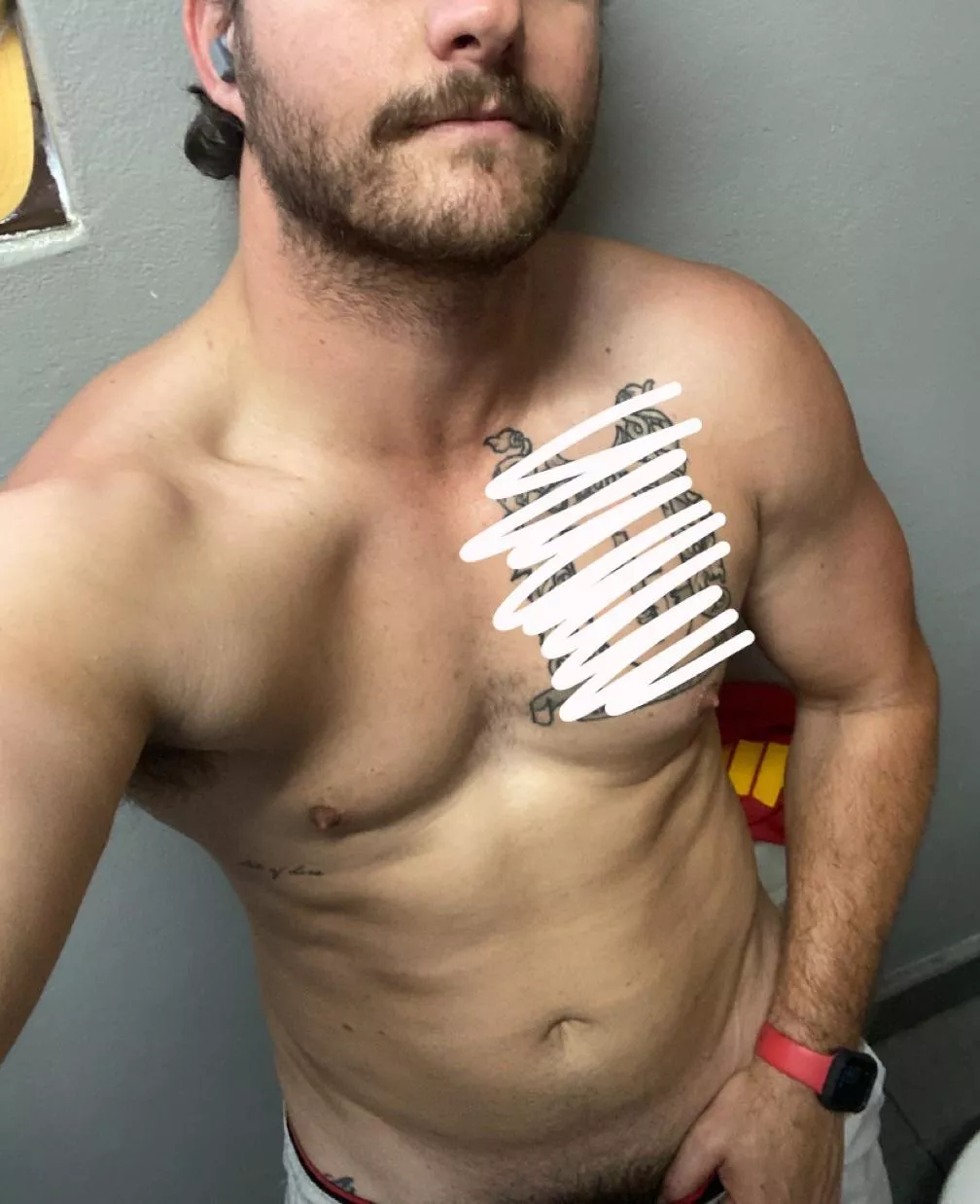 Why do gym selfies feel so weird