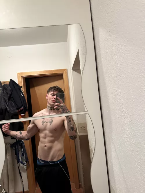 😈😈 you into muscles ?