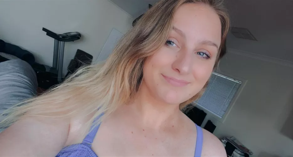 A blond in blue, I would love to please you🥺