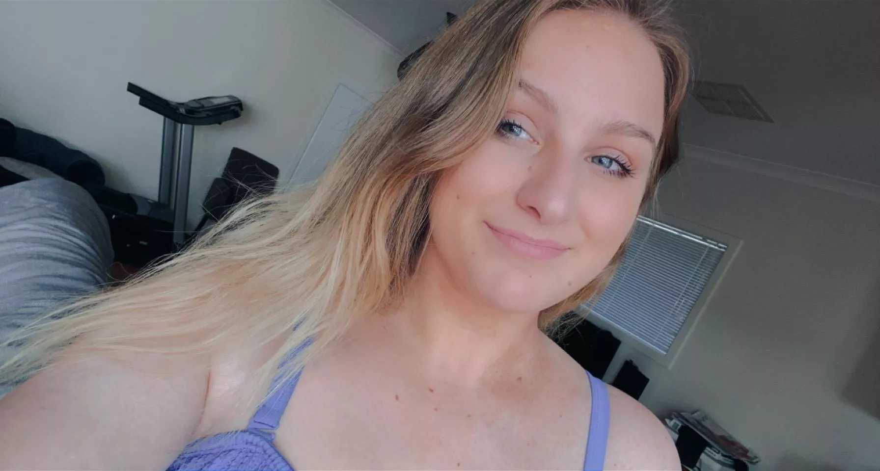 A blond in blue, I would love to please you🥺