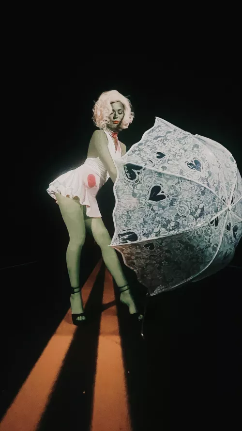 Corpse Marilyn Monroe (Cinnamarollslut)