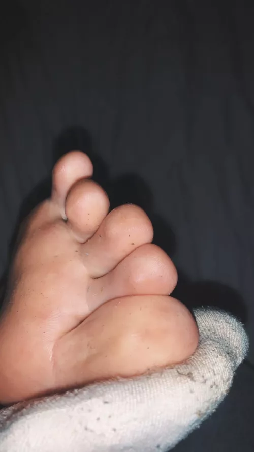 Does anyone want to sniff my stinky feet?