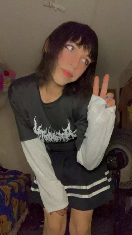 I just want to be pretty 🖤