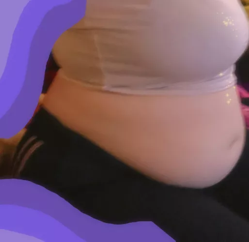 I need major tummy rubs >~<